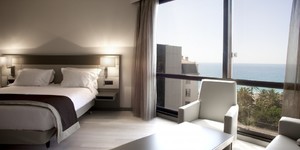 ac-hotel-nice-chambre-1