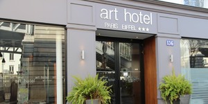 art-hotel-eiffel-facade-1