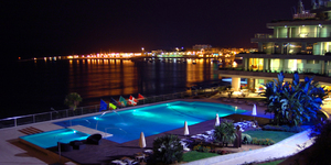 cascais-miragem-portugal-hotel-seminar-piscine-nuit