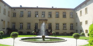 chateau-de-la-pioline-facade-1