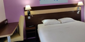 comfort-hotel-les-mureaux-flins-chambre-1
