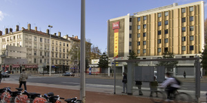 hotel-ibis-lyon-gare-la-part-dieu-facade-1
