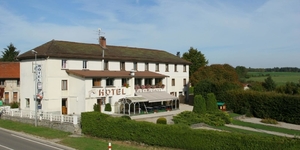 hotel-restaurant-du-pont-de-gratteroche-facade-1