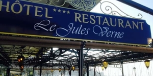 hotel-restaurant-le-jules-verne-master-1