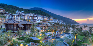 intercontinental-danang-sun-peninsula-resort-hotel-seminaire-vietnam-facade