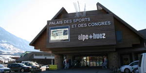 palais-des-sports-et-des-congres---huez-master-1
