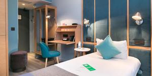 quality-suites-bercy-bibliotheque-chambre-1