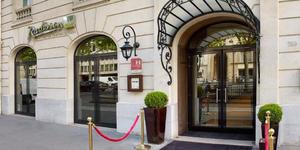 radisson-blu-hotel-champs-elysees-paris-facade-1