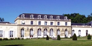 residence-chateau-du-val-facade-1